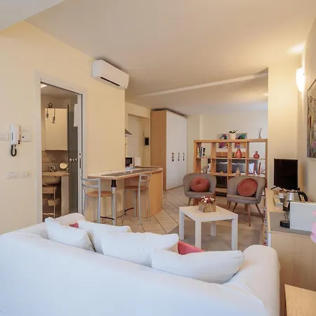 Guesthost - La Piazzetta アパート