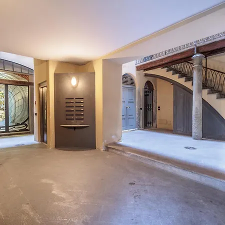 Guesthost - La Piazzetta アパート