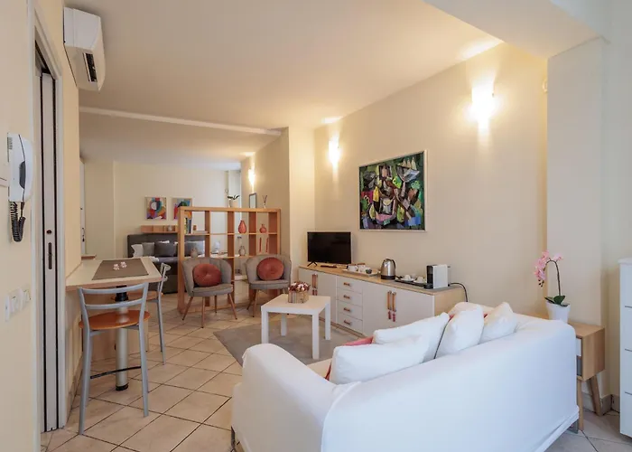 Guesthost - La Piazzetta *