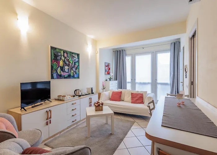 Guesthost - La Piazzetta *