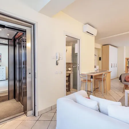 Апартаменты Guesthost - La Piazzetta Бергамо