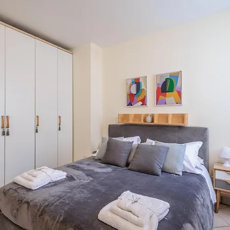 Guesthost - La Piazzetta Апартаменты Бергамо