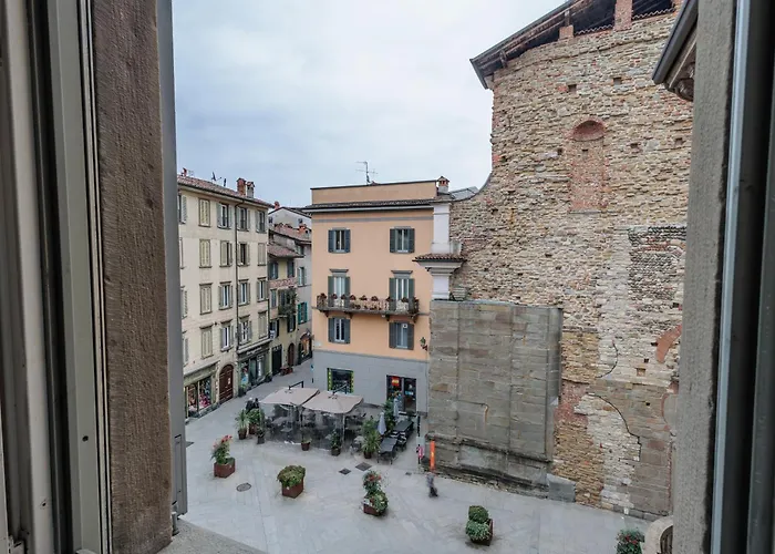 Guesthost - La Piazzetta Apartman *